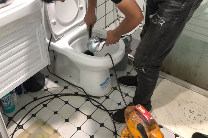 耿马马桶堵塞自己疏通还是找师傅？专业上门服务让你省时更省心